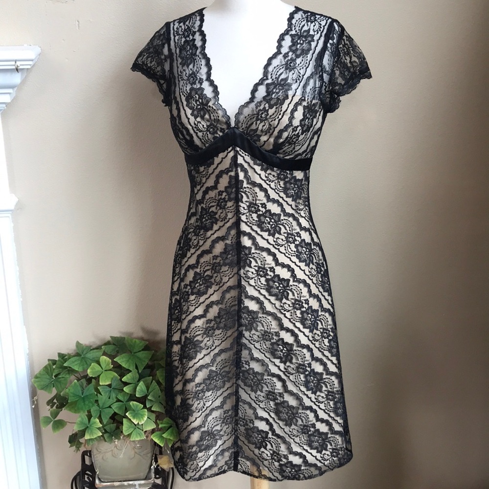 White House Black Market Lace Dress 👗